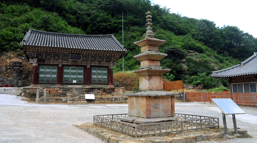 Three Tiered Stone Tower of Silleuk Temple